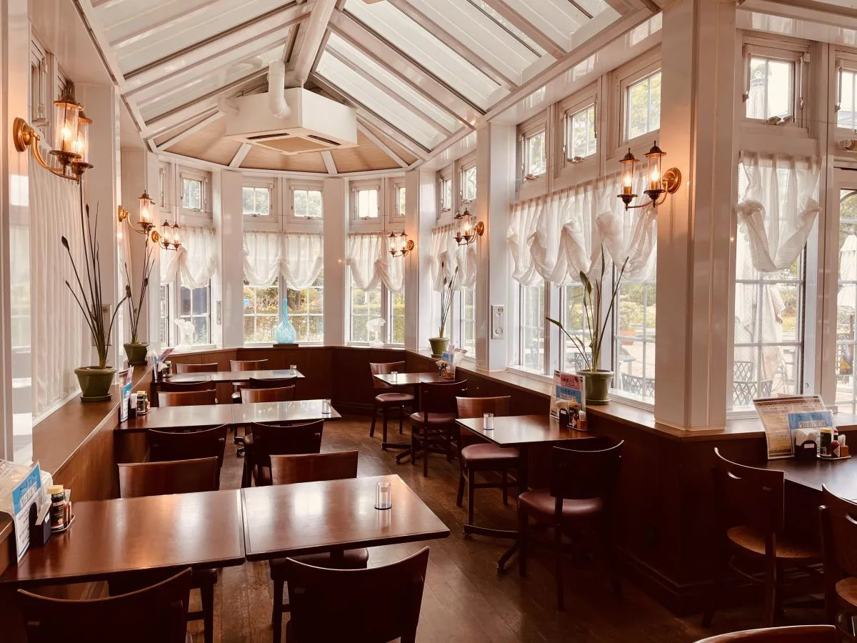 レストラン『アウラ』のサンルーム席